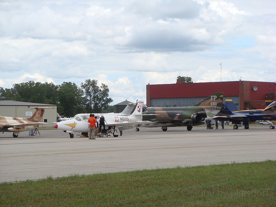 Willow Run Airshow [2009 July 18] 083.JPG - Scenes from the Thunder Over Michigan Air Show at Willow Run Airport